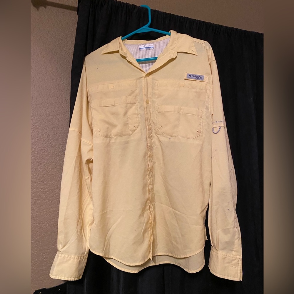 Columbia men’s xs lightweight light yellow breathable fishing button up shirt